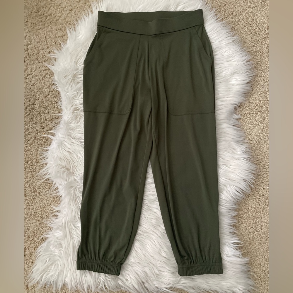 {Lisa Rinna Collection} Cropped Joggers in Olive Green - Women's XXSP